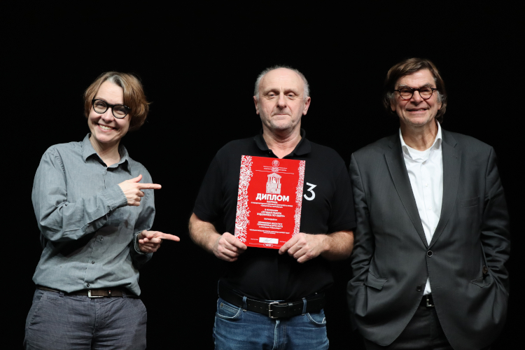 1.Preis für das beste Lichtdesign beim großen Theaterfestival 2021in Rjasan (Rußland) für das Stück "Heisenberg". Regisseurin Tanja Weidner. Hauptdarsteller Meinhard Zanger.  Wolfgang-Borchert-Theater Münster.